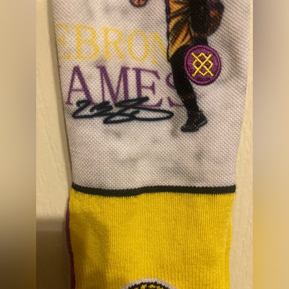 LEBRON JAMES SOCKS WITH LBJ SIGNATURE- STANCE KIDS YL 2-5.5 NBA NWT - Picture 4 of 4